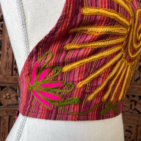 Vintage Coachella Embroidered Striped Red Halter Crop Top Sun & Floral Motif - Picture 8 of 9